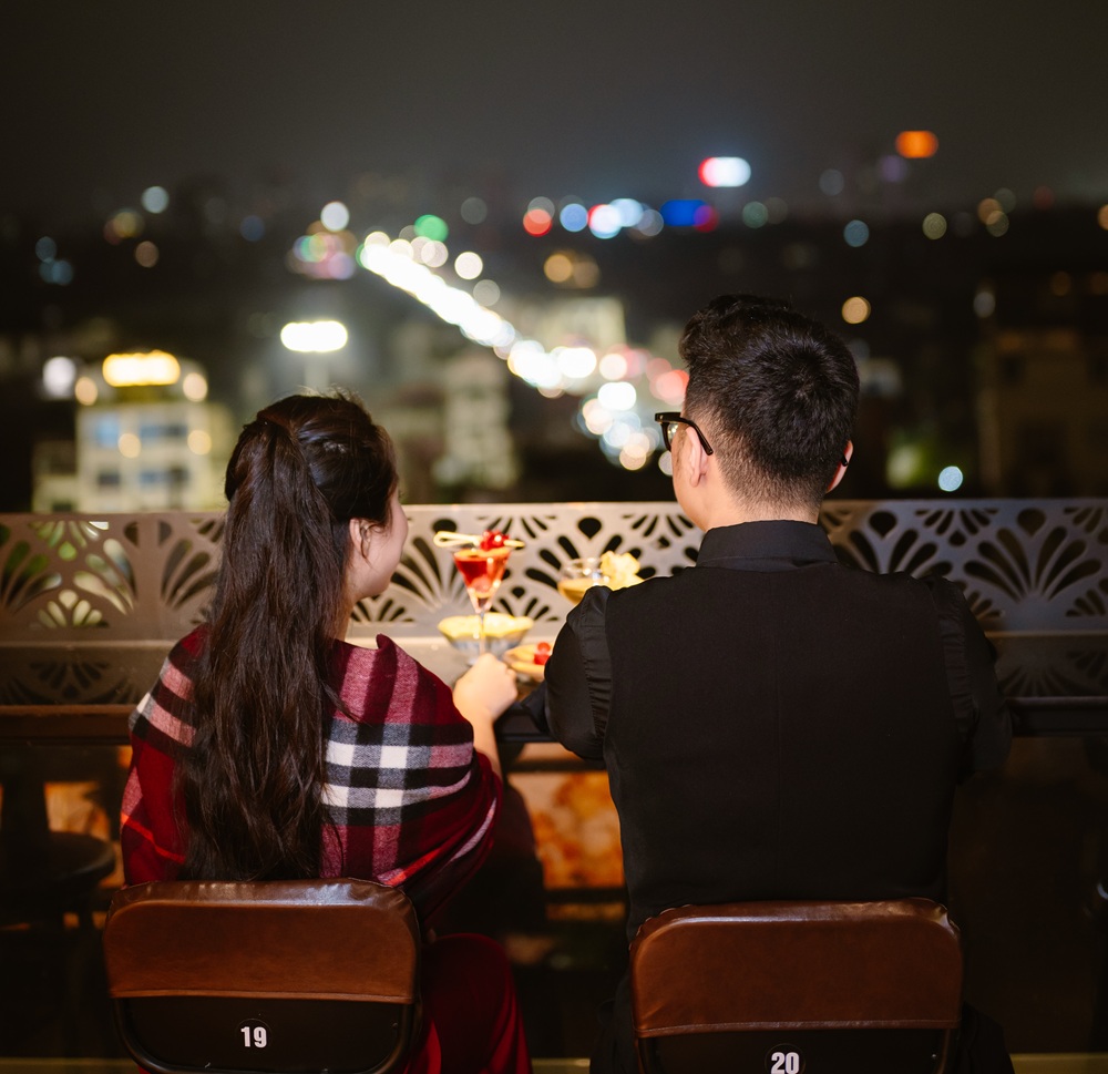 Enjoy special drinks at Ruby Sky Bar – the best rooftop bar in Hanoi Old Quarter